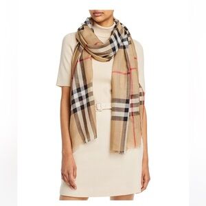 Burberry Light Weight Check Scarf